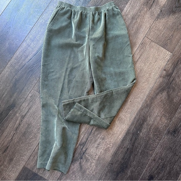 Alfred Dunner size 14  pull on green corduroy stretch pant soft comfy office - Picture 1 of 6